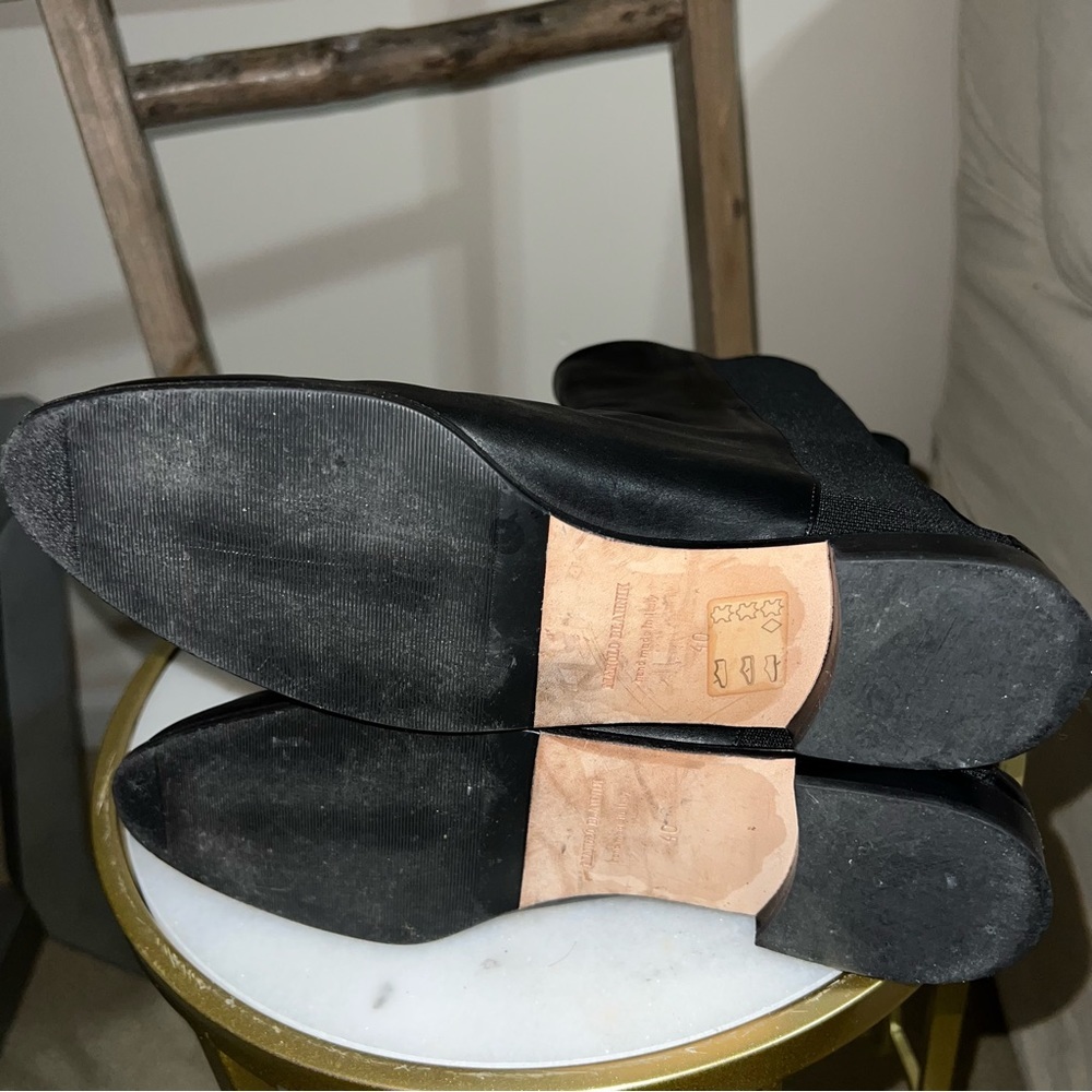 4. MANOLO BLAHNIK Black Leather Flat Heel Booties 40 - Picture 15 of 16